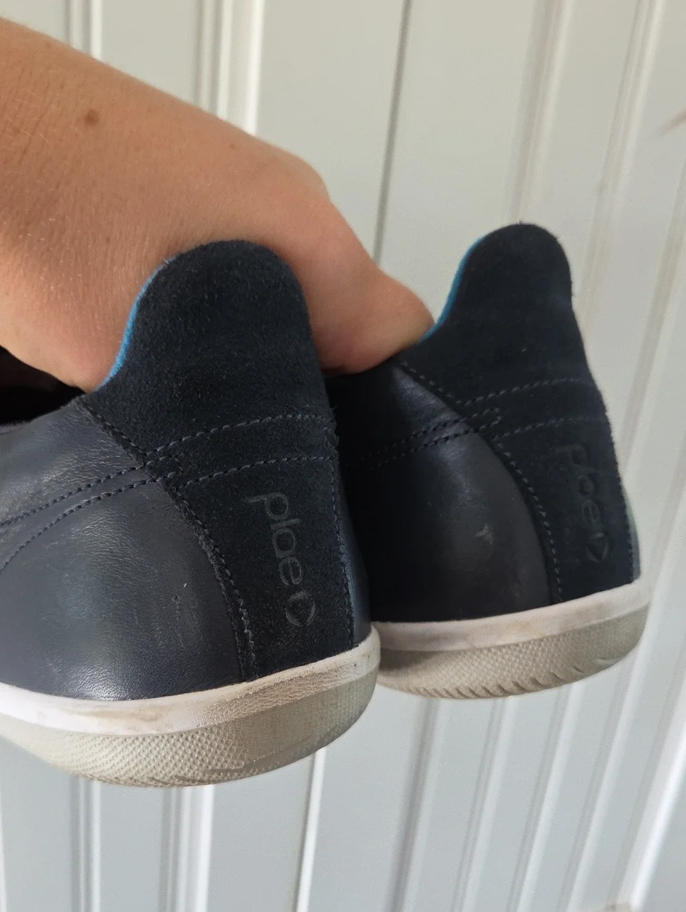 PLAE Larkin Leather Sneaker Mens 9 Womens 10.5 Navy Blue